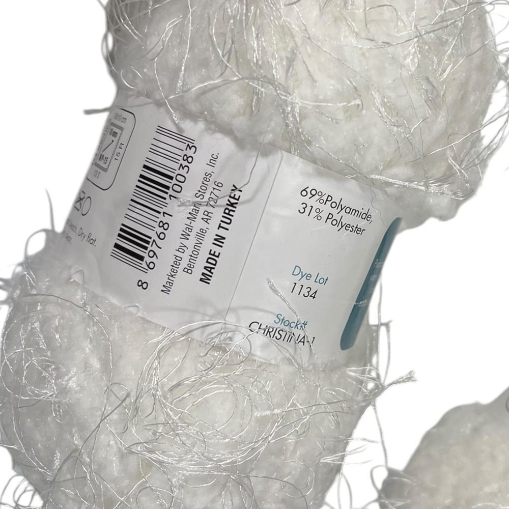 Lot of 3 Skeins No Boundaries 50g White Eyelash Yarn Fuzzy‎ Bulky Texture DIY - Picture 7 of 7